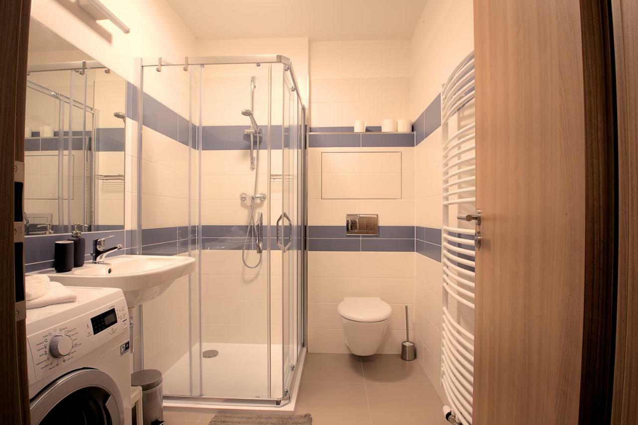 Sunny, Fully Furnished Studio Type With Terrace Plzeň Esterno foto