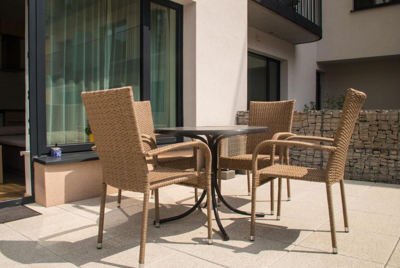 Sunny, Fully Furnished Studio Type With Terrace Plzeň Esterno foto
